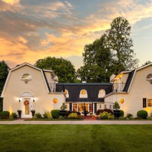 Bourbon Luxe Estate & Venue Exterior